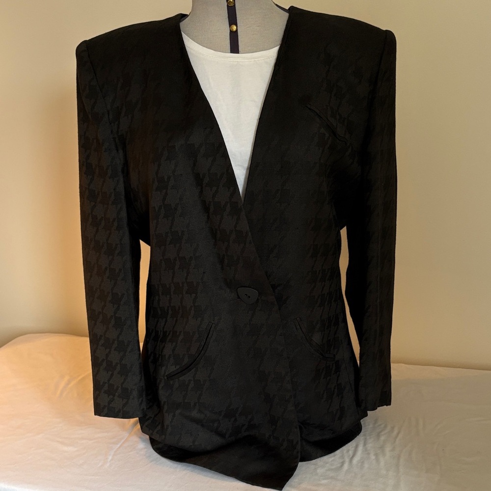 Albert Nipon Houndstooth Blazer